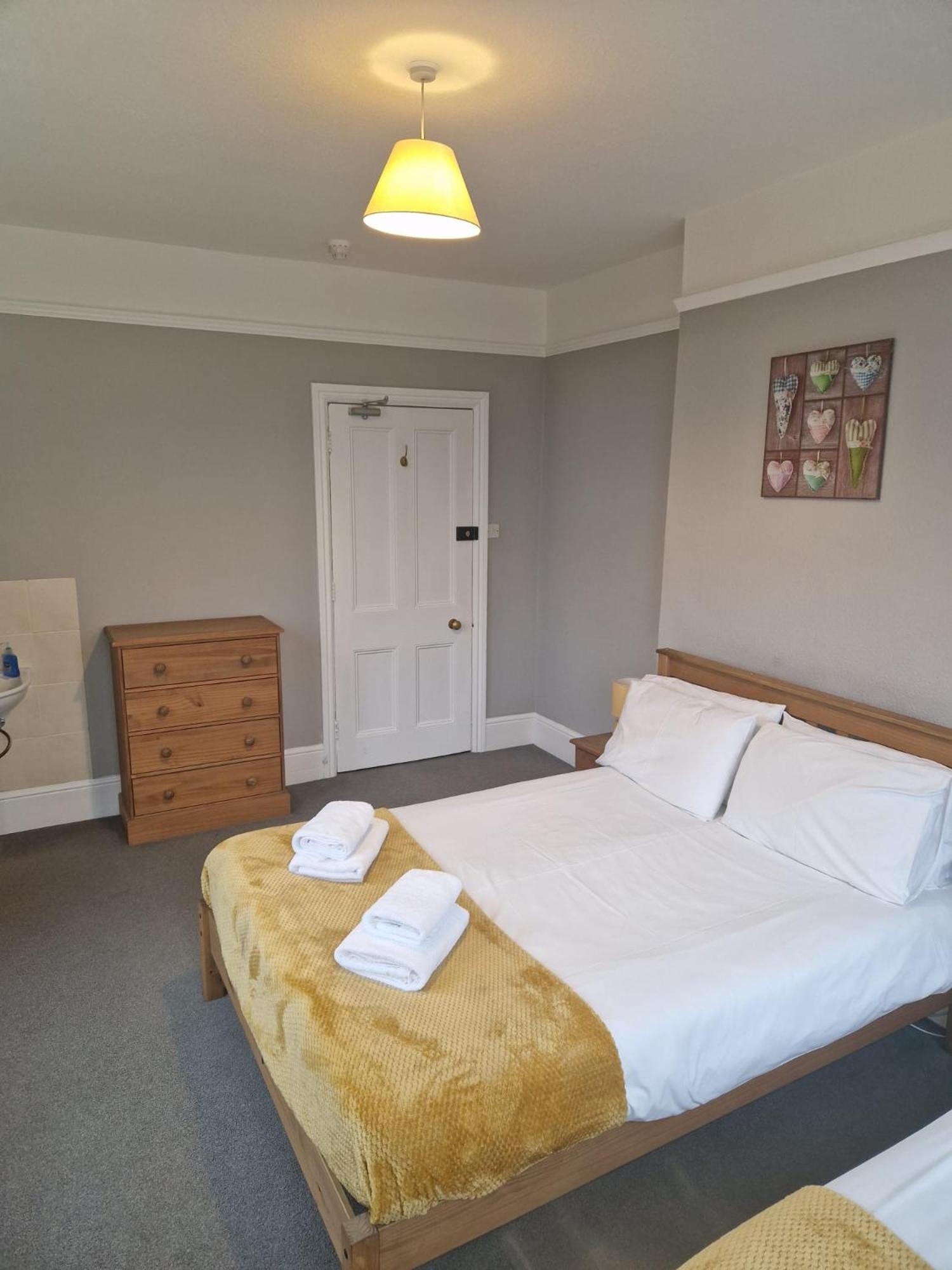 Hereford - Falcon House - Spacious 5 Bedroom House With Games Room - Sleeps 14 Guests - Great Property For Family & Friends Gathering Together - Hosted By Rentmyhouse Bagian luar foto