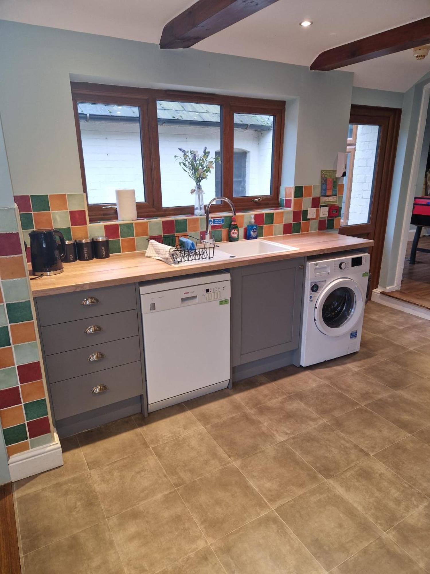 Hereford - Falcon House - Spacious 5 Bedroom House With Games Room - Sleeps 14 Guests - Great Property For Family & Friends Gathering Together - Hosted By Rentmyhouse Bagian luar foto