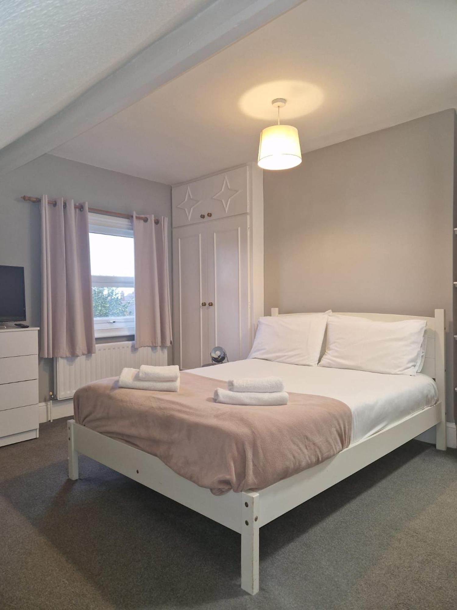 Hereford - Falcon House - Spacious 5 Bedroom House With Games Room - Sleeps 14 Guests - Great Property For Family & Friends Gathering Together - Hosted By Rentmyhouse Bagian luar foto