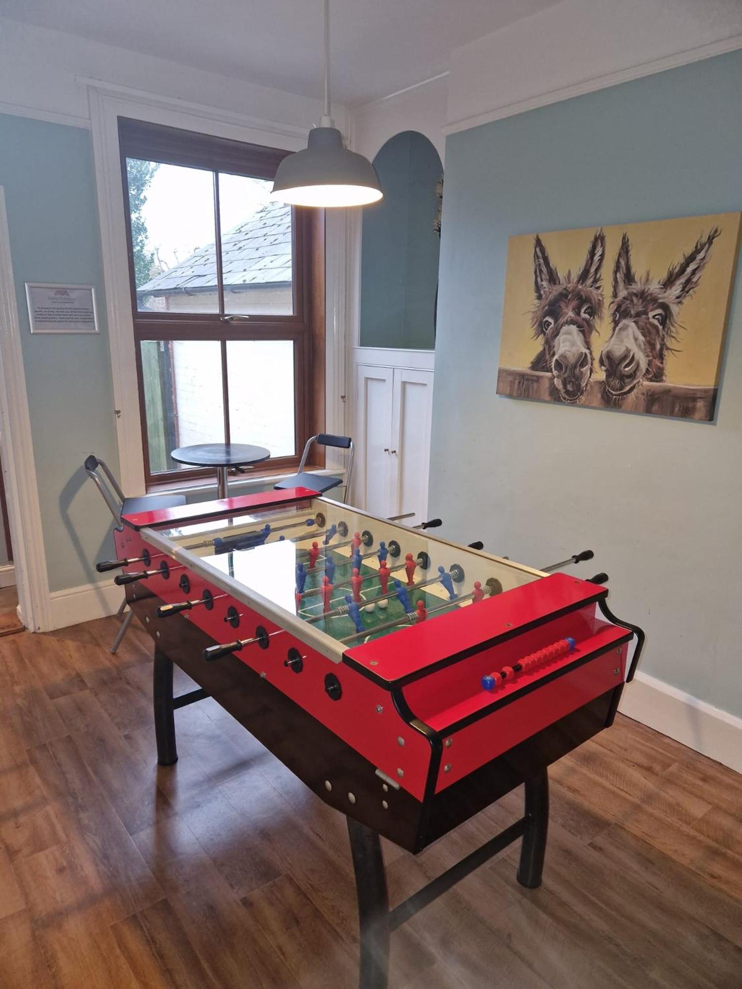 Hereford - Falcon House - Spacious 5 Bedroom House With Games Room - Sleeps 14 Guests - Great Property For Family & Friends Gathering Together - Hosted By Rentmyhouse Bagian luar foto