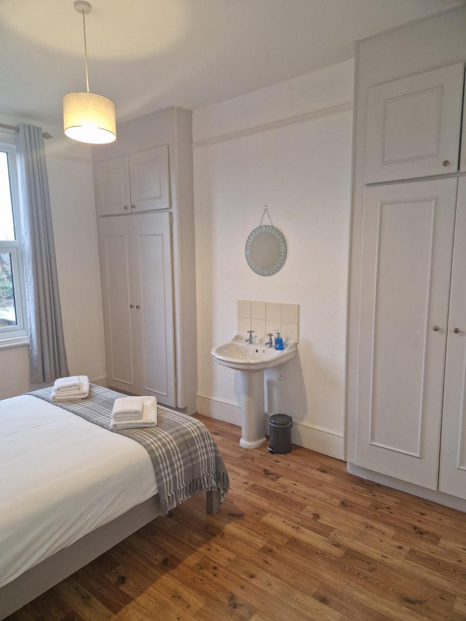 Hereford - Falcon House - Spacious 5 Bedroom House With Games Room - Sleeps 14 Guests - Great Property For Family & Friends Gathering Together - Hosted By Rentmyhouse Bagian luar foto