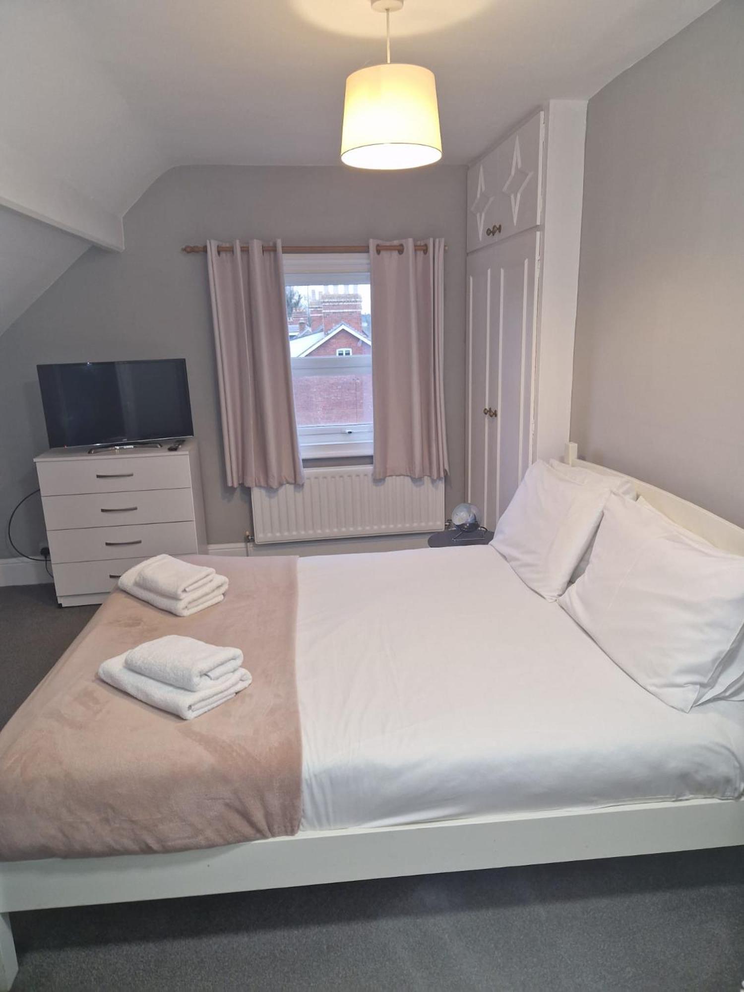 Hereford - Falcon House - Spacious 5 Bedroom House With Games Room - Sleeps 14 Guests - Great Property For Family & Friends Gathering Together - Hosted By Rentmyhouse Bagian luar foto